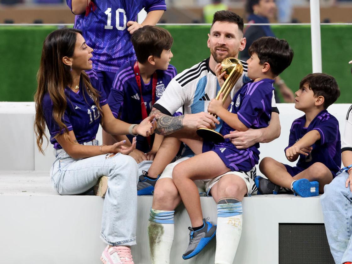 Vợ Messi làm nghề gì? Thông tin về Antonella Roccuzzo, bà xã El Pulga - Vé Bóng Đá Online