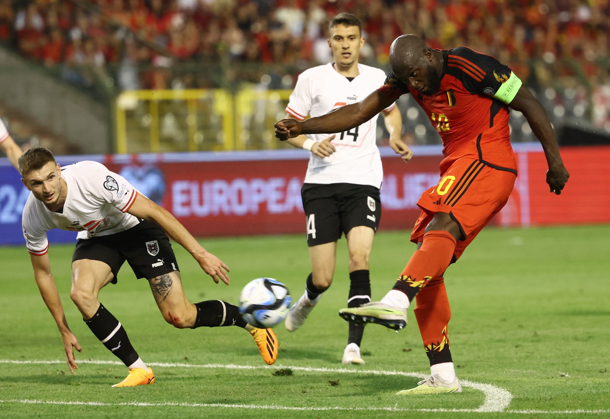 Lukaku ghi bàn đẳng cấp, đội tuyển Bỉ nhọc nhằn hòa Áo