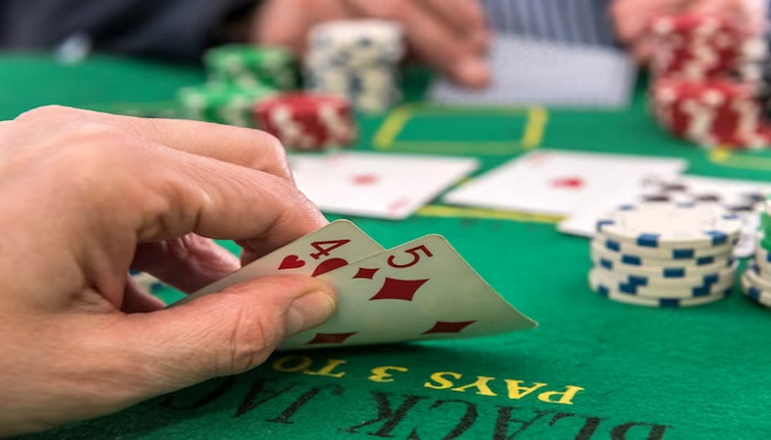 Rác trong poker là gì? Bạn có nên chơi bài rác trong poker không?