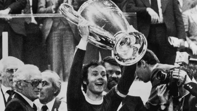 Hoàng Đế Franz Beckenbauer: Thành tích, sự nghiệp của huyền thoại bóng đá Đức và Bayern Munich