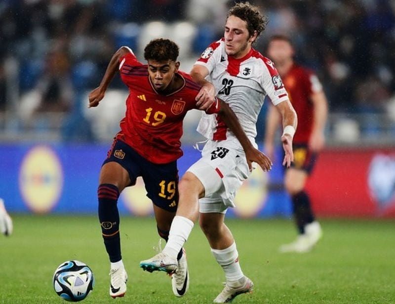 Kích thước chuẩn khung thành sân 11 tiêu chuẩn quốc tế